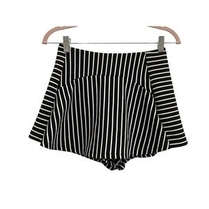 NEW Rumor Boutique Skort Womens Small  Black‎ White Striped Mini Skirt Shorts